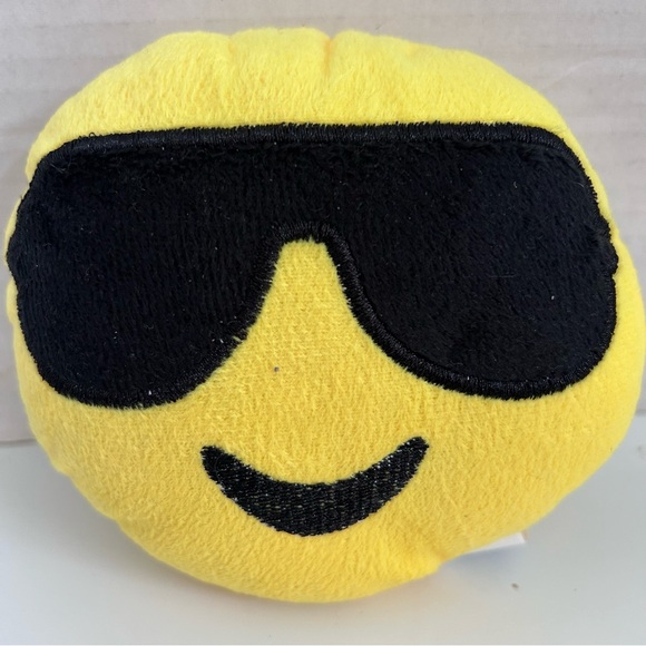 Lot of 5 EMOJI PILLOWS 5-1/2” diameter each - Picture 6 of 8